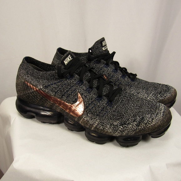 black and rose gold vapormax